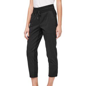 Lululemon Dance Studio Crop size 4 *EUC